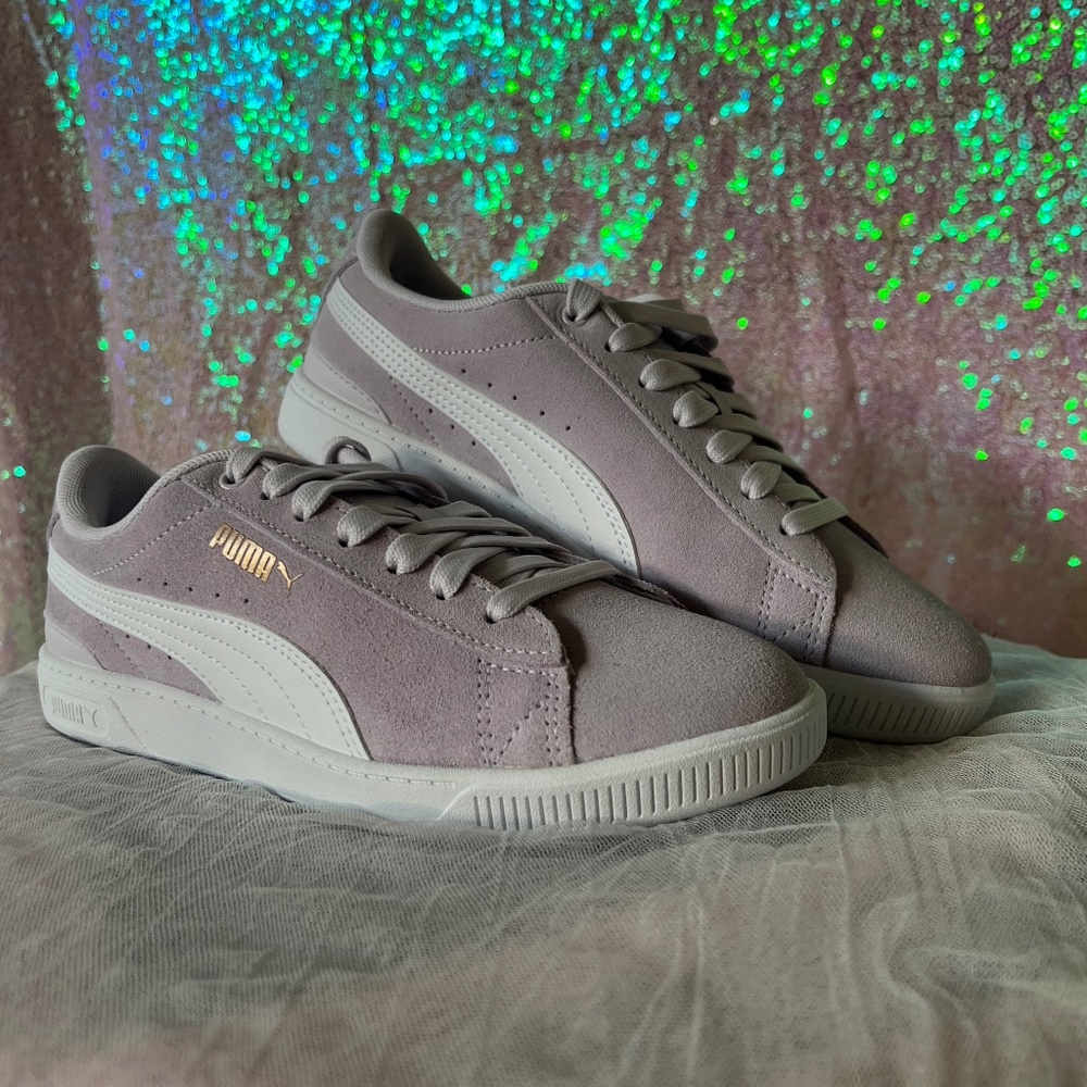 Puma Women's lilac Vikky v3 wide sneaker
